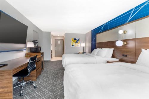 2 queen beds