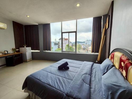 room detail thumbnail 1