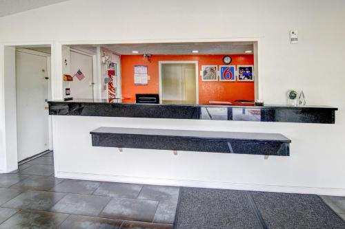 大堂, Motel6 Union City, GA - Atlanta Airport in 聯合市