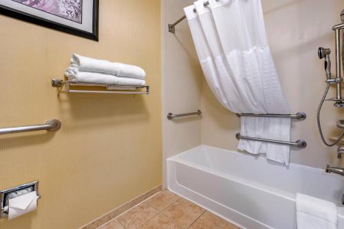 Comfort Suites Urbana Champaign University Area - image 11