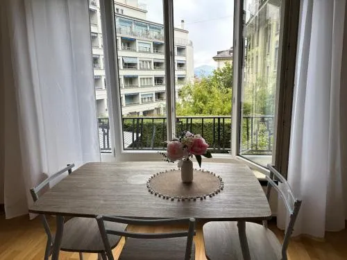 2 bedrooms accommodation 10 min from the train station in Lausanne, Schweiz