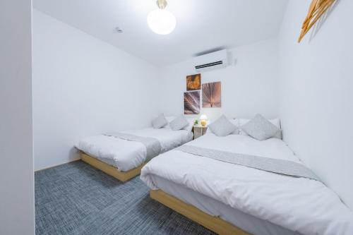 2f 商店街横の庭園を楽しむお風呂付きの宿 4寝室 ベッド12点 バスルーム3点