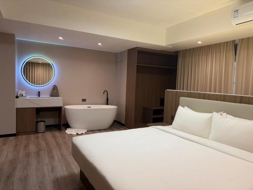 room detail thumbnail 1