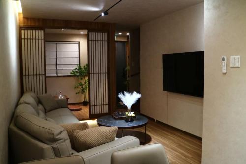 2 min walk to Osaka Kuromon Market 5 min to Nihonbashi Station Shinsaibashi Dotonbori Takashimaya Namba maximum 10 people direct access to Kansai Airport