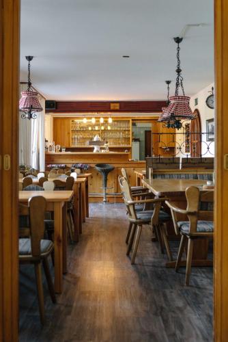 Restaurante, Gastehaus Talblick - Schwarzwald Plus Karte inkludiert in Baiersbronn