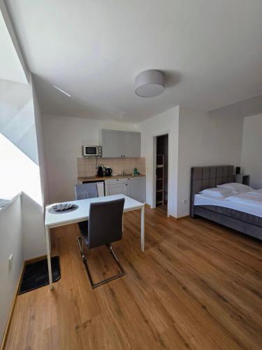 1 queen bed