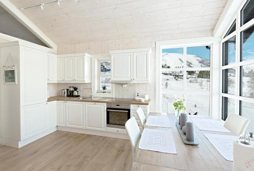 Stranda Fjellgrend 3 bedrooms - 98B – khách sạn tại Stranda