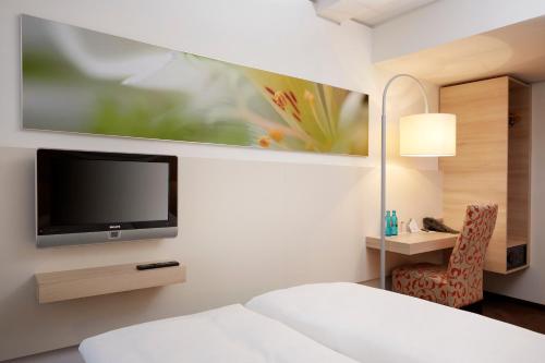 H+ Hotel München - image 7