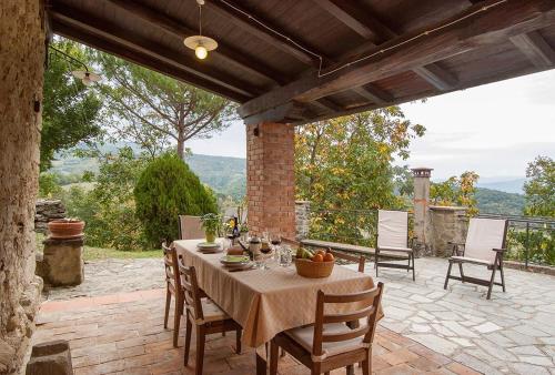  Freistehendes Agriturismo in der Toskana für sechs Personen mit großem gemeinschaftlich genutzten Garten und Pool in Pratovecchio