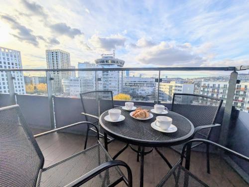 Mills - free parking - balcony with city view - close to Nivy mall – khách sạn tại Bratislava II