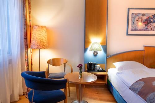 room detail thumbnail 1