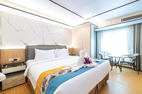 room detail thumbnail 1