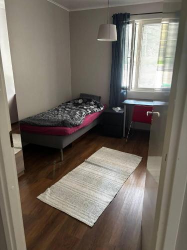 1 twin bed, 1 sofa bed