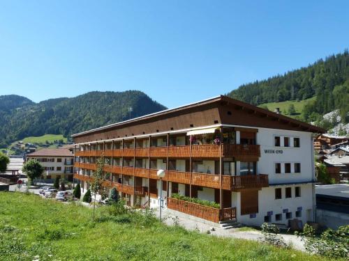 Appartement 2** pour 6, Sud, proche pistes et commerces - FR-1-304-82