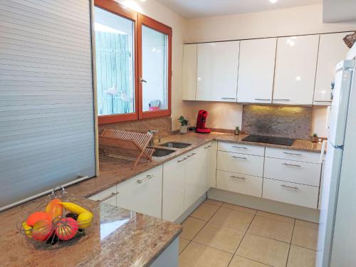 Holiday Home La Maison de l'Etang by Interhome in 格呂伊桑市中心