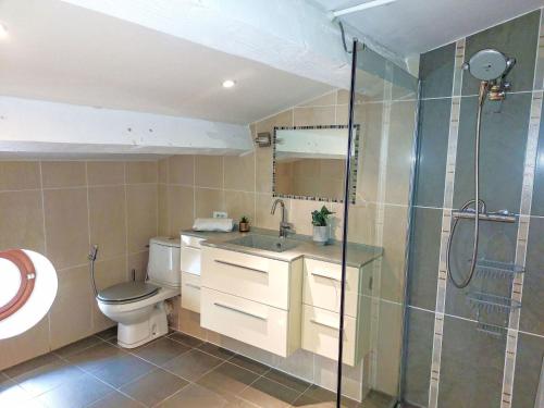 Holiday Home La Maison de l'Etang by Interhome in 格呂伊桑市中心