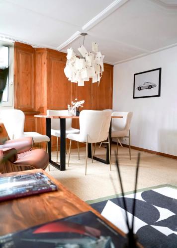 Charming Historical Apartment in Zurich City Center Oldtown, Curych