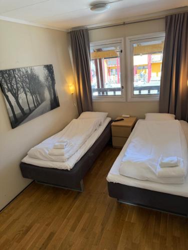 Sandmoen Bed & Breakfast, Free Parking - Tap to explore photos
