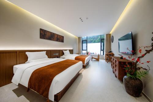. Floral Luxury Galaxy Valley B&B