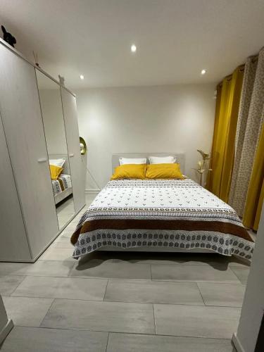 Appartement confortable aux Abymes, 50 m², 3 chambres in เลซาบีเมส