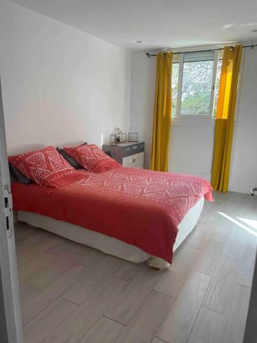 Appartement confortable aux Abymes, 50 m², 3 chambres in เลซาบีเมส