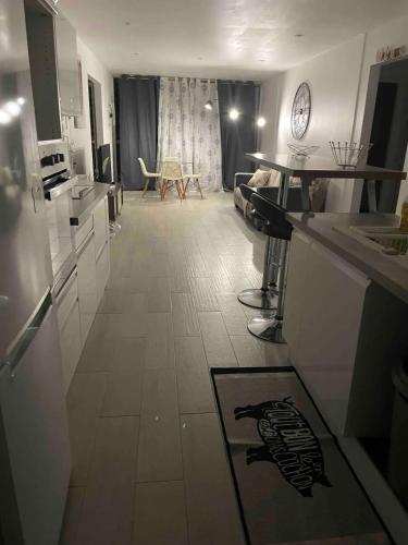 Appartement confortable aux Abymes, 50 m², 3 chambres in เลซาบีเมส