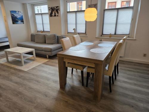 지타우 FERIENWOHNUNG 70m2 APARTMENT in ZITTAUER STADTZENTRUM INNENSTADT INNENRING TOP LAGE - WOHNEN AUF ZEI 3성급 싱글룸 수영장