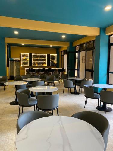 Bar/Lounge, Wyne's Hotel in Mbale