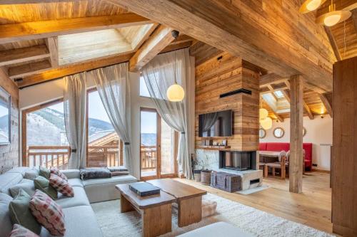 Chalet Yolo with Pool and Spa in La Gittaz