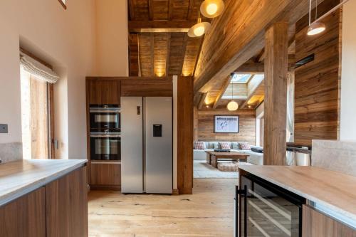 Chalet Yolo with Pool and Spa in La Gittaz