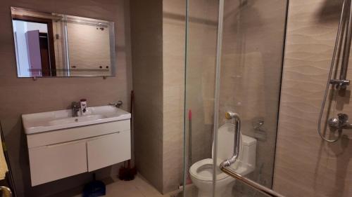 Cozy Modern Studio Stunning View & Sleek Amenities - main image