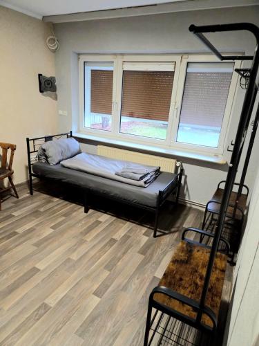 Monteur-Haus Lübeck Berlin Pankow, Reinickendorf, Glienicke-Nordbahn (Monteur-Haus Lubeck Berlin Pankow, Reinickendorf, Glienicke-Nordbahn) in 格林尼克橋