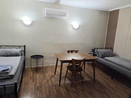 Monteur-Haus Lübeck Berlin Pankow, Reinickendorf, Glienicke-Nordbahn (Monteur-Haus Lubeck Berlin Pankow, Reinickendorf, Glienicke-Nordbahn) in 格林尼克橋