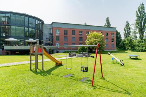 Spēļu laukums, Swiss Heidi Hotel in Landkvarta