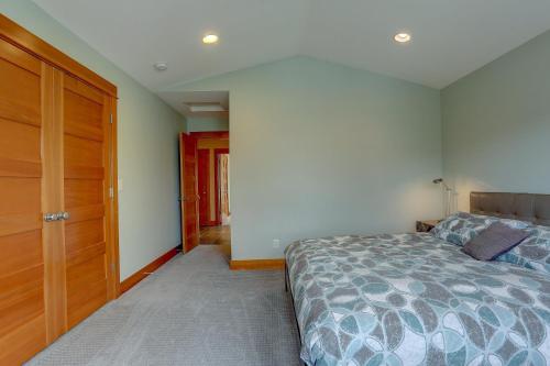 B2-River View-AC-3BR/3.5BA - image 12