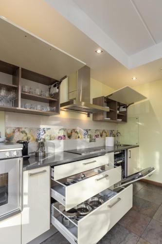 Elite centre, free parking, ultra-desirable 1 of 1, lux view, Riga (foto 7)