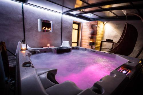 Chambres d'hotes Deluxe Jacuzzi Mas de l'Etoile - 온수 욕조