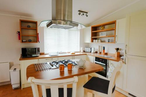 Shropshire Lodges - Romantic Luxury Hot Tub Breaks in Billingsley