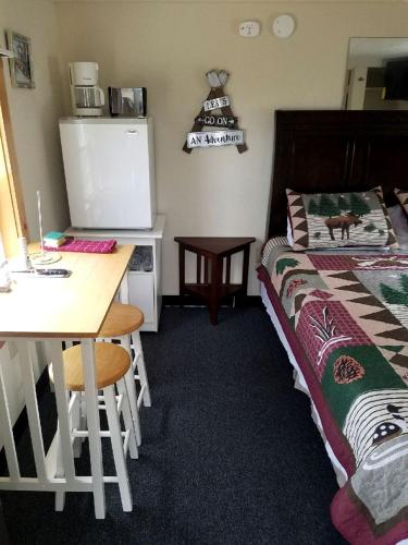 Cozy Cabin Rental for a Weekend Getaway in New Hampshire in Colebrook (NH)
