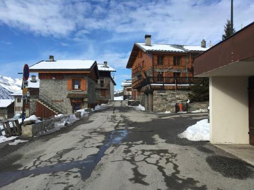 Chalet montagnard 8 pers. avec balcon et WIFI - FR-1-344-791 in Praranger