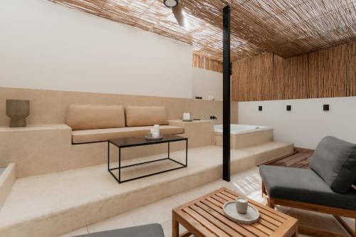 1BR Backyard Jacuzzi Retreat Near Acropolis - image 10