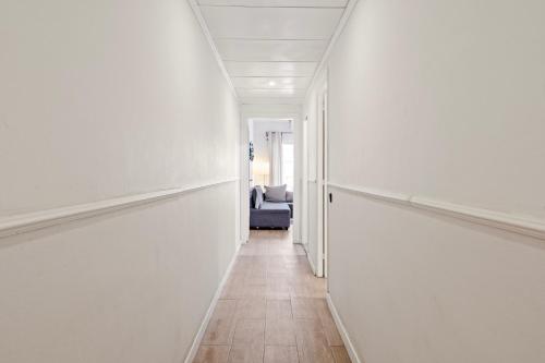 Bright 3BR2BA w Balcony in Eixample - image 3