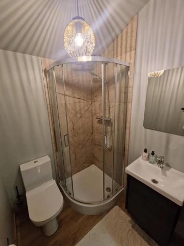 Vannas istaba, Kubilasnamelis in Buožėnai