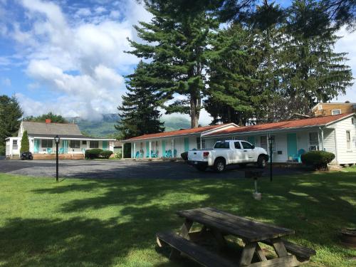 Doray Motel Lake George - 출입구