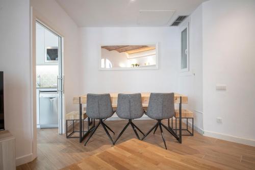You Stylish Uptown Barcelona Apartments - image 5