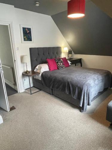 Skyline Guesthouse - image 2
