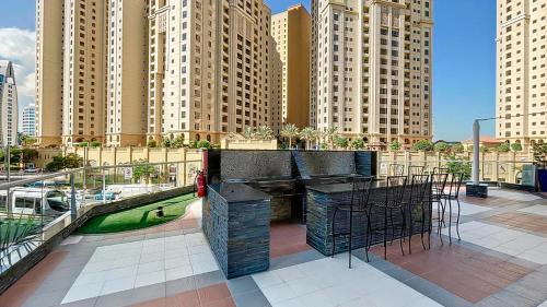 Chic waterfront 1 bedroom apartment walk to beach promenade metro - image 5