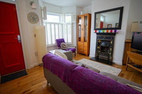 Charming 2 BDR Home with Garden and Light gîte à louer Arnos Grove Underground Station