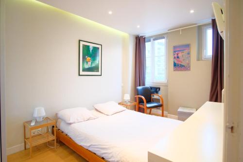 Beautiful And Bright Apartment Near Eiffel Tower - main image