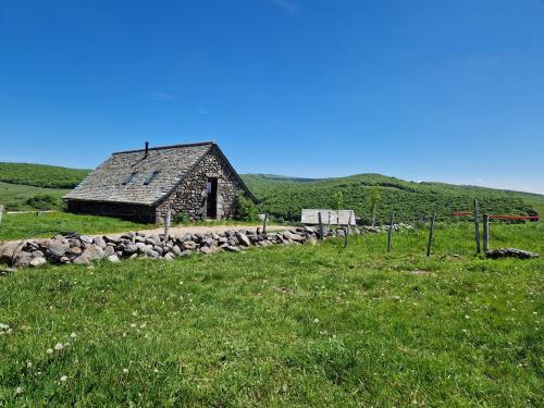 Buron de Léon, en plein cœur de l Aubrac gîte à louer Mommaton